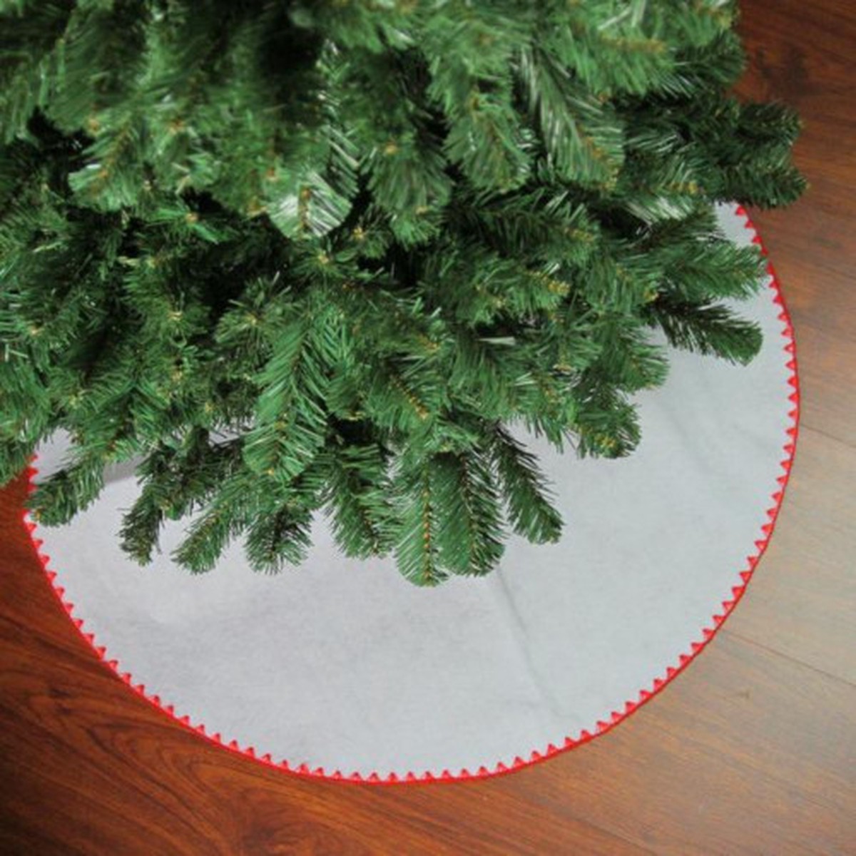Velveteen Christmas Tree Skirt - 26" - White and Red