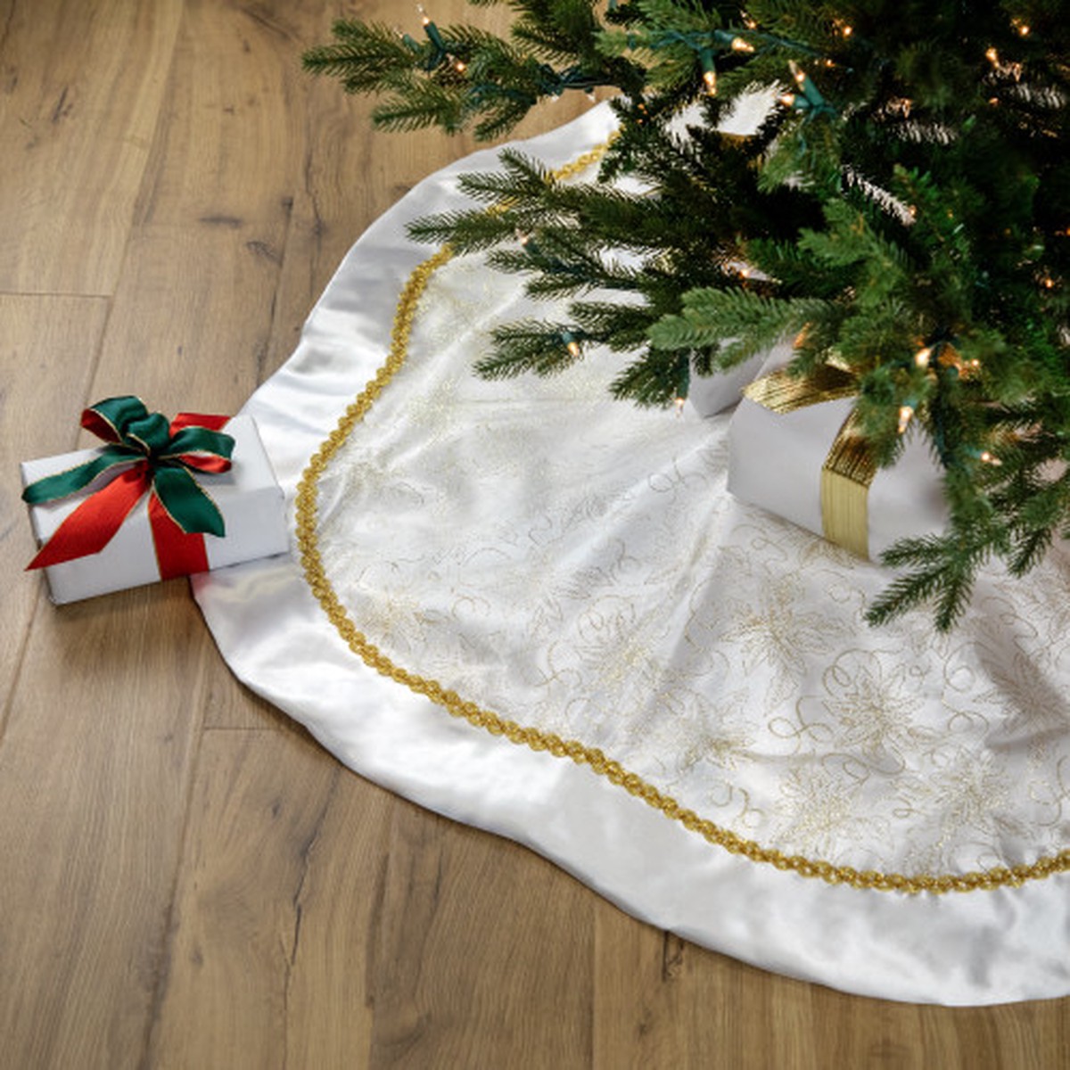 48" White and Gold Glitter Poinsettia Scalloped Christmas Tree Skirt