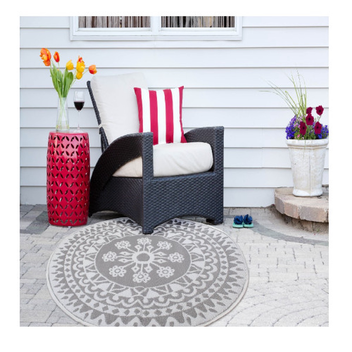 5 Floral Reversible Round Indoor Outdoor Area Throw Rug - Taupe and Gray