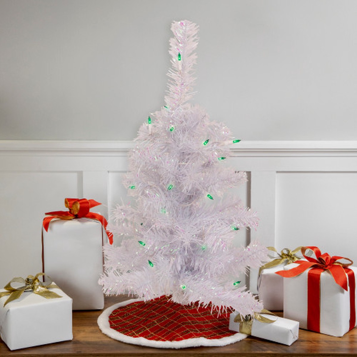Pre-Lit Medium Rockport White Pine Artificial Christmas Tree – 2′ – Green Lights