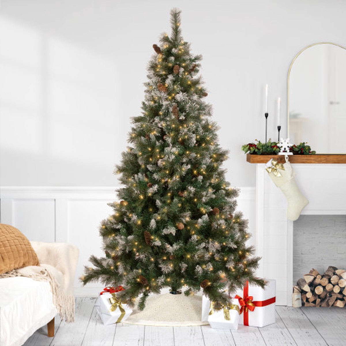 Real Touch Pre-lit Snow Valley Pine Artificial Christmas Tree – 7.5′ – Clear Lights