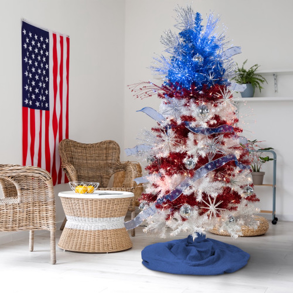 6′ Pre-Lit Medium Americana Tinsel Christmas Tree – Clear Lights