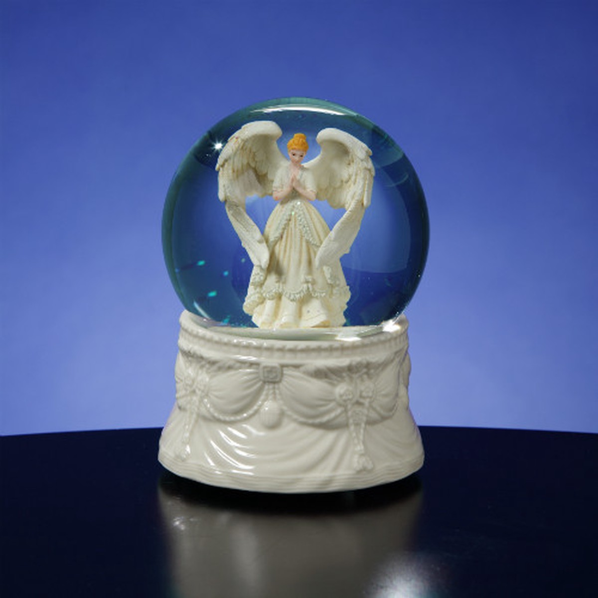 5.62″ Praying Angel Water Globe Glittering Snow Dome