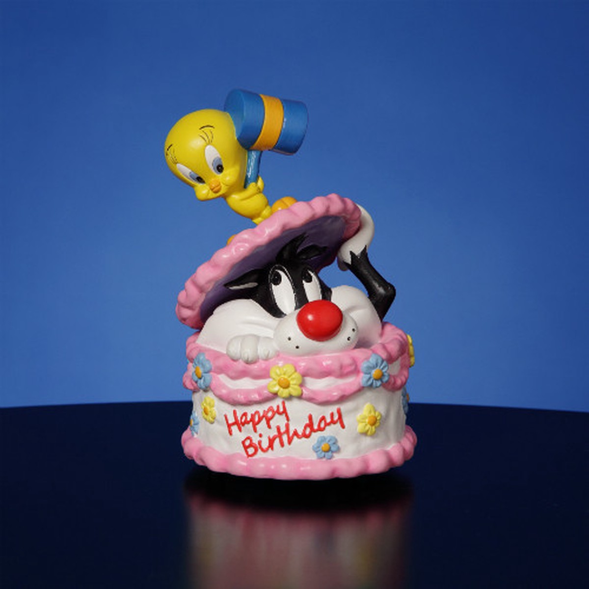 5.75″ Looney Tunes Sylvester and Tweety Happy Birthday Musical Figurine