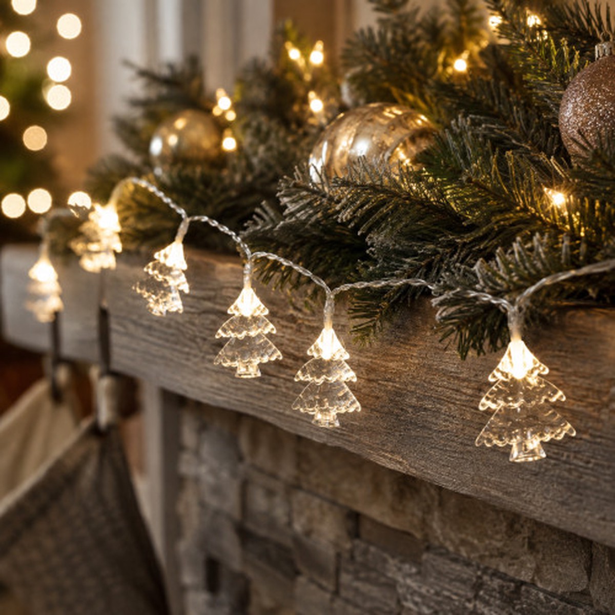 LED Christmas Tree Light Set – Clear – 4″ Spacing – Clear Wire – 10ct