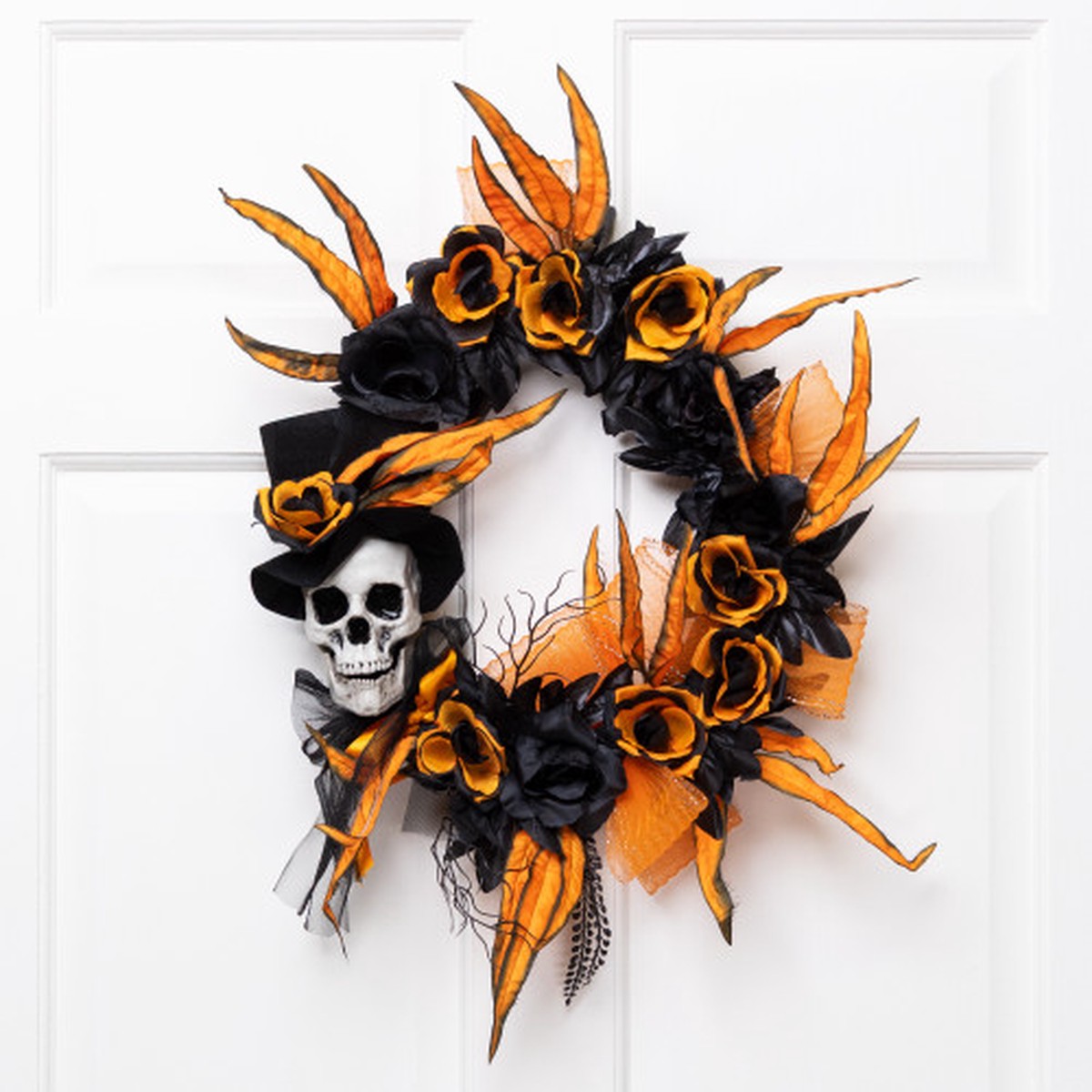 14″ Skull with Roses Artificial Halloween Wreath – Black and Orange – Unlit