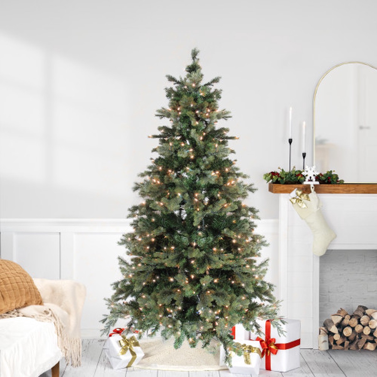 Pre-Lit Medium Savannah Spruce Artificial Christmas Tree – 6′ – Clear Lights