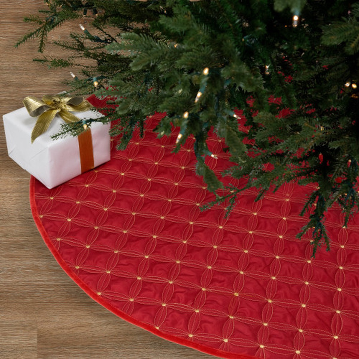 Round Quilted Christmas Tree Skirt - 72 - Red
