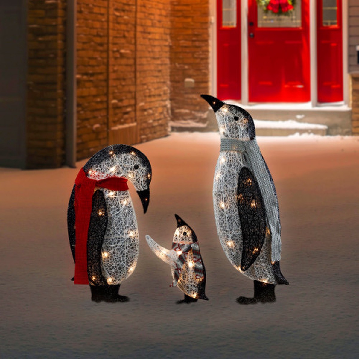 3D Lighted Winter Penguin Family Outdoor Christmas Yard Decoration – 32″ – Set of 3