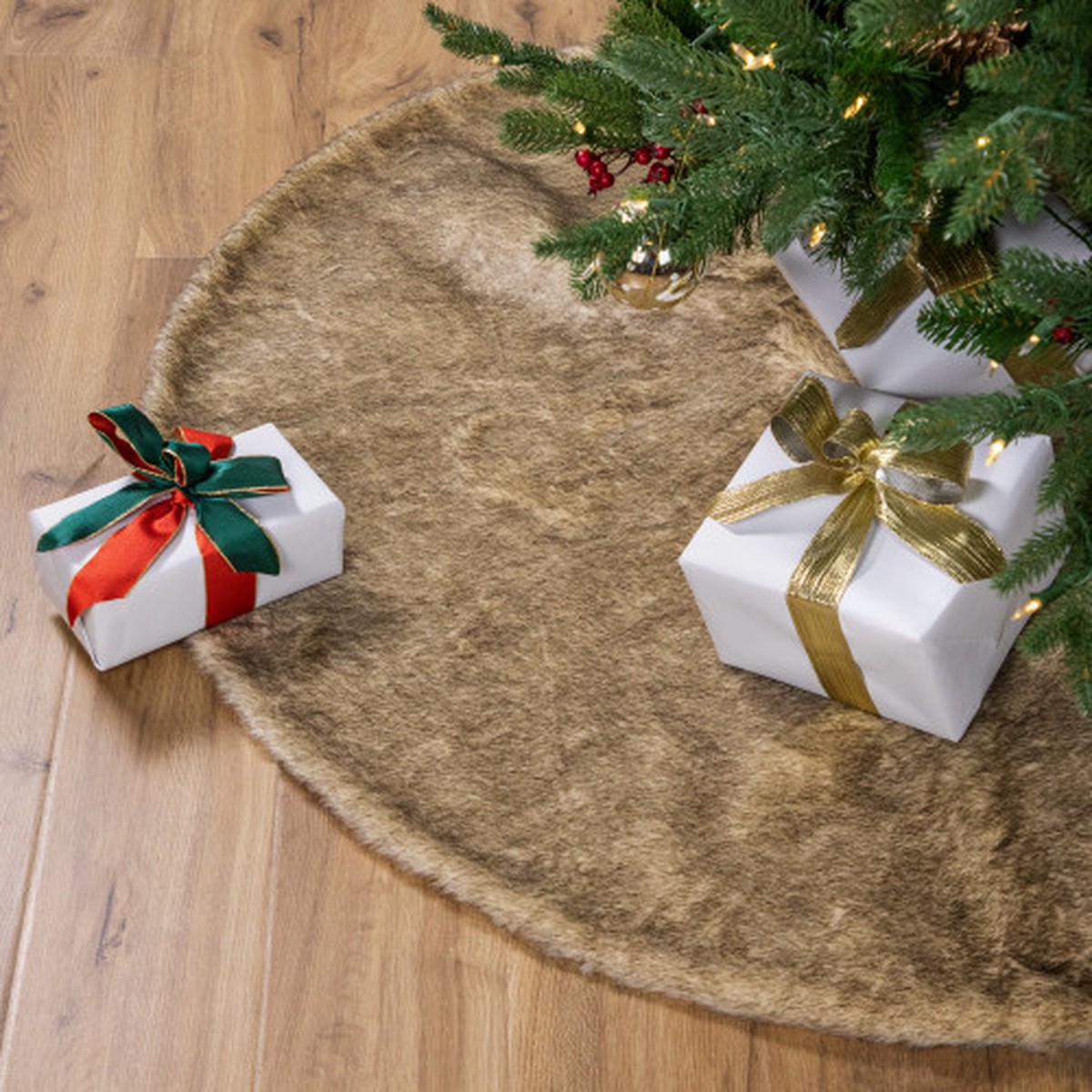 Faux Fur Christmas Tree Skirt – 48″ – Brown