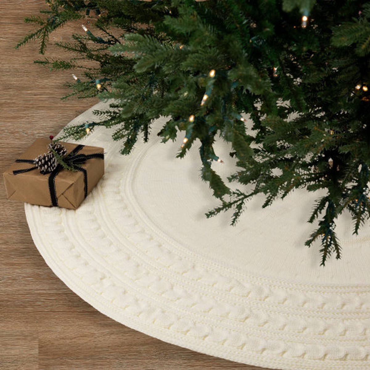Knitted Sweater Tree Skirt with Buttons – 84 – Cream