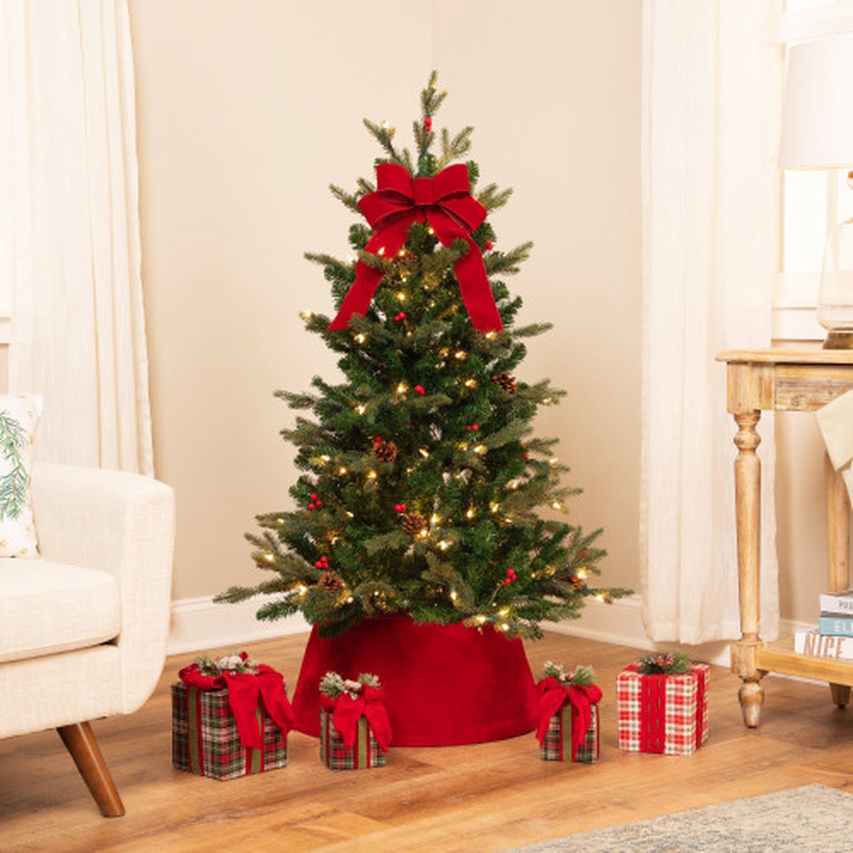 Real TouchPre-Lit Mixed Noble Spruce Artificial Christmas Tree – 4.5′ – Warm White