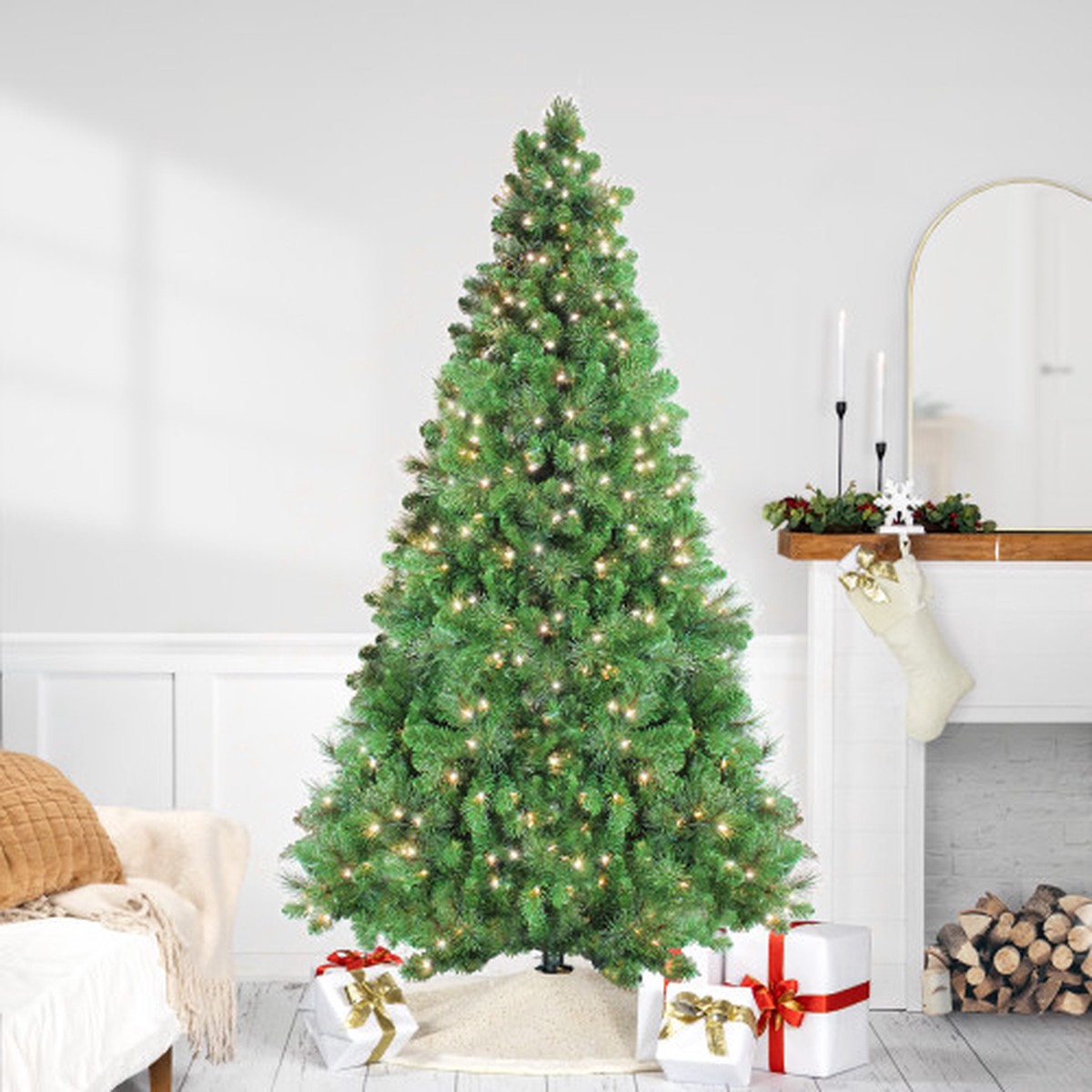 Pre-Lit Canterbury Spruce with Dew Drops Artificial Christmas Tree – 6.5′ – Clear Lights