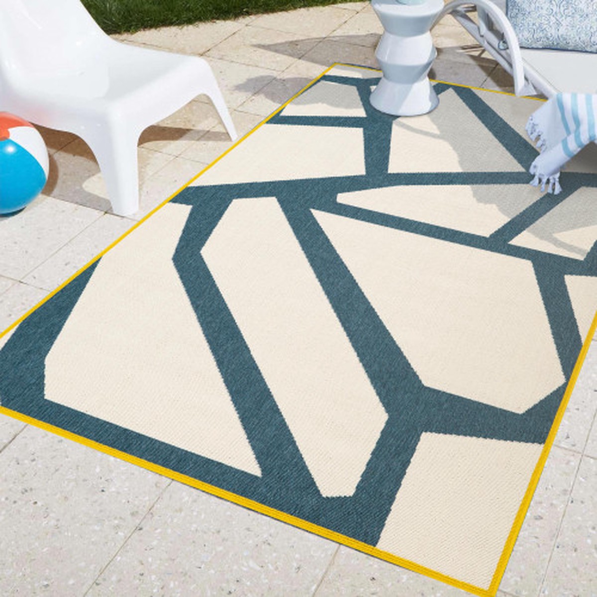8′ x 9.75′ Abstract Rectangular Outdoor Area Throw Rug – Gray