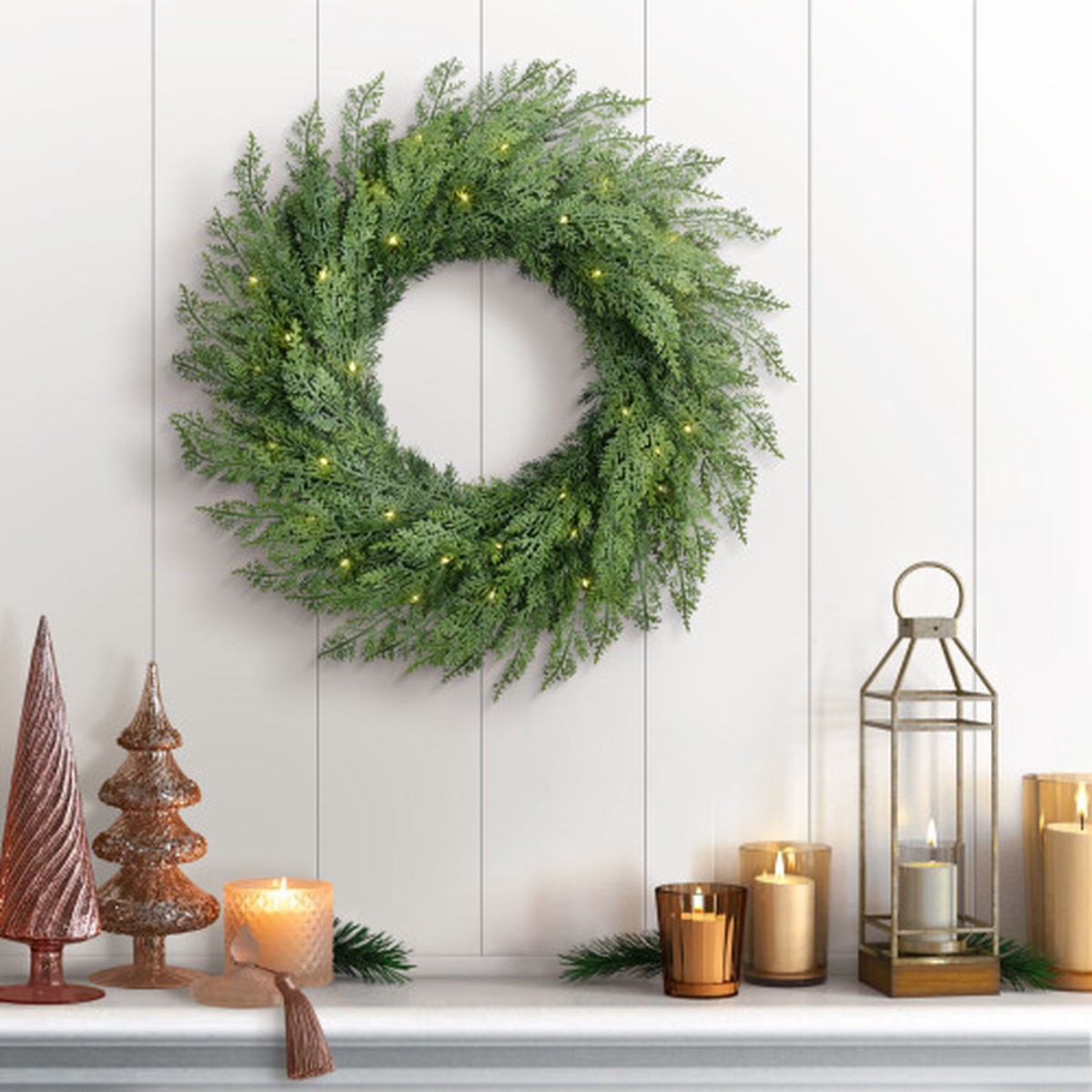 Pre-Lit B/O Flocked Pine Artificial Christmas Wreath – 24″ – Warm White LED