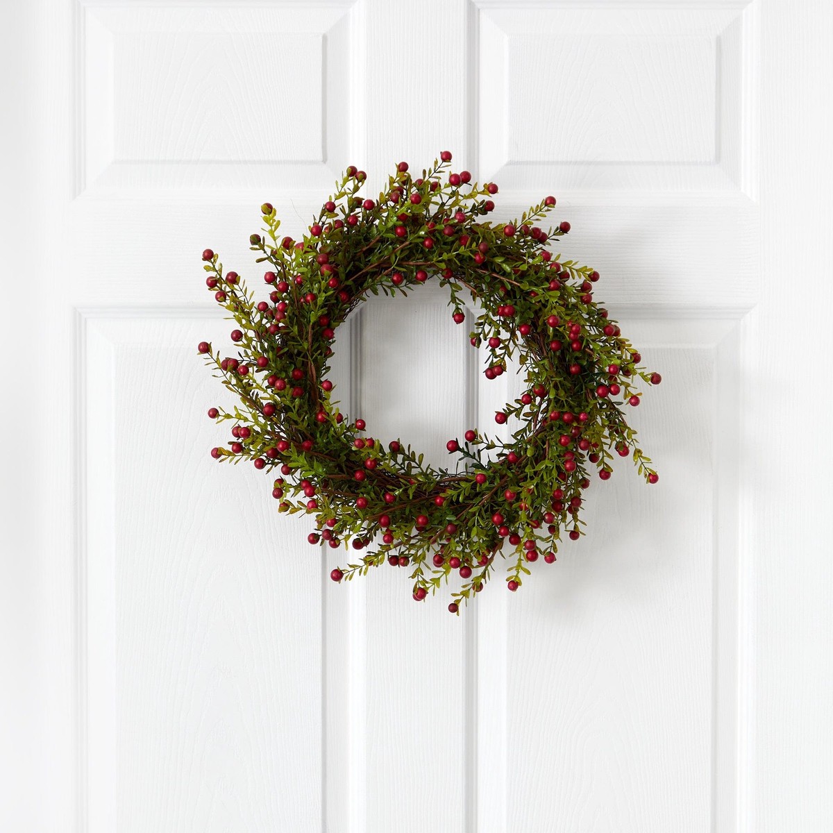 16 Boxwood and Berries Artificial Wreath