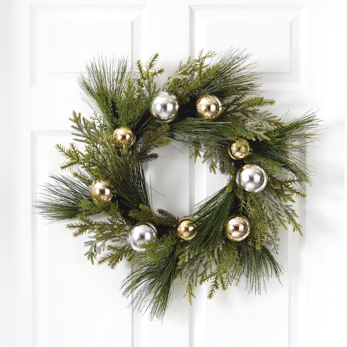 26 Sparkling Pine Artificial Wreath with Decorative Ornaments